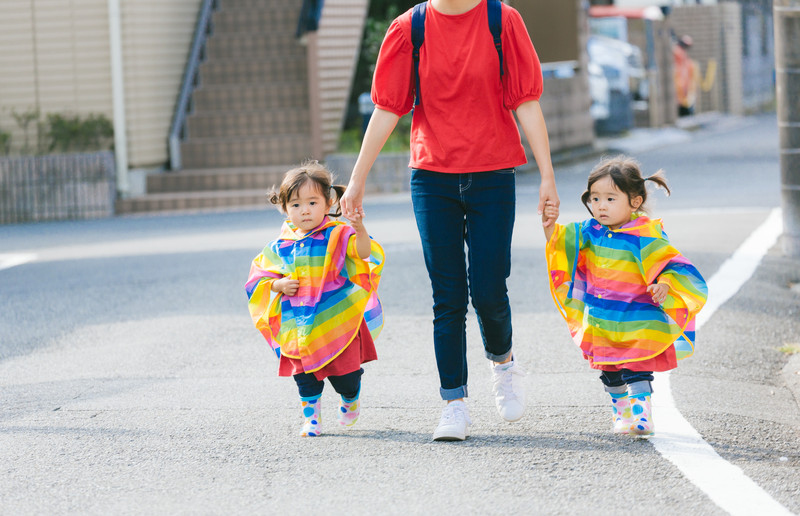 習い事に子どもを連れて行く保護者